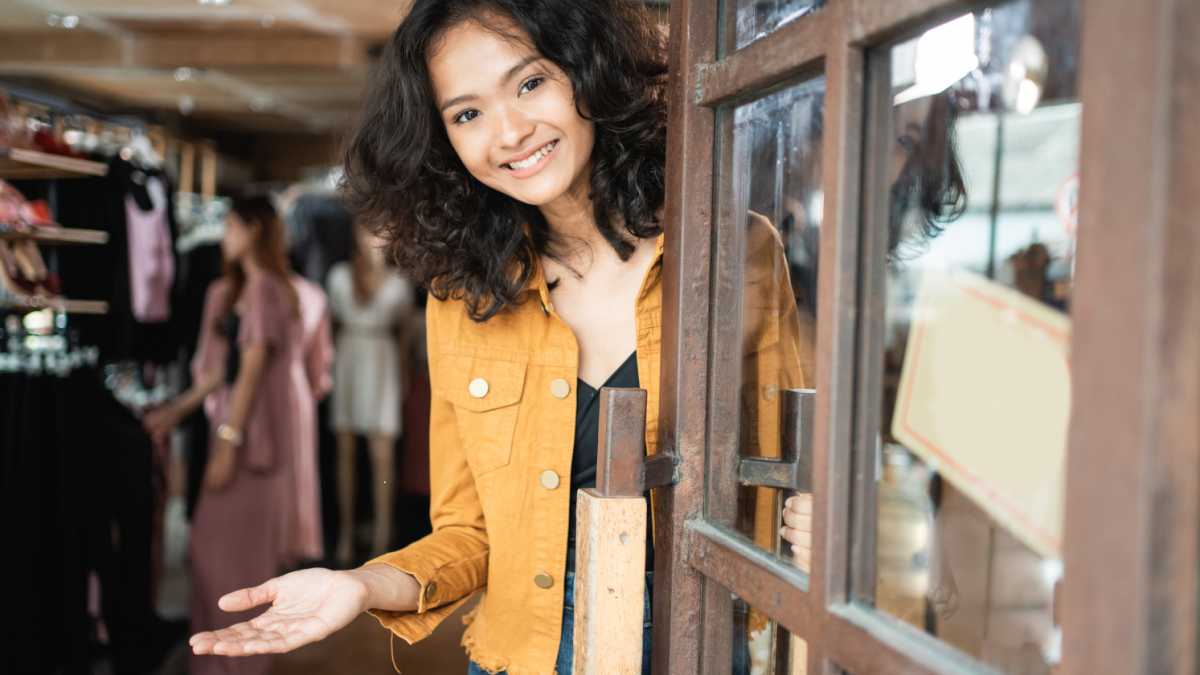 If you always hold the door for strangers, psychology says you probably share these 8 rare traits