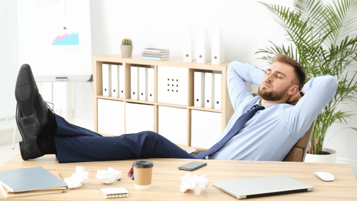 8 evening habits of people who will never be rich or successful, says psychology