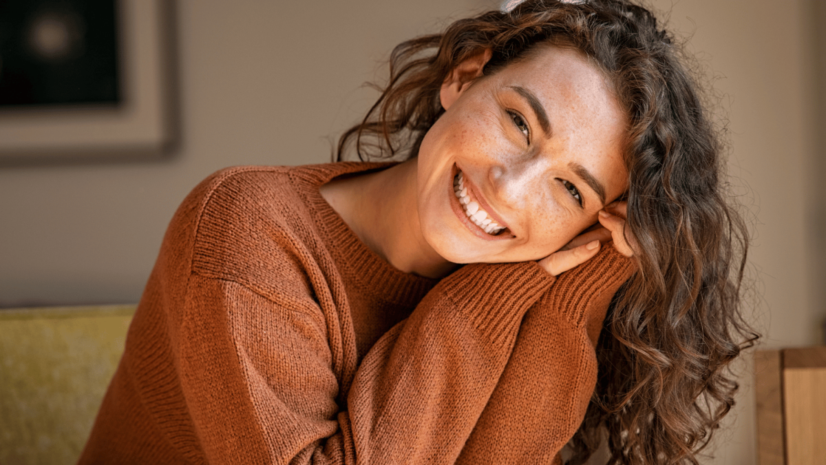 8 rare qualities of a genuinely decent woman, according to psychology