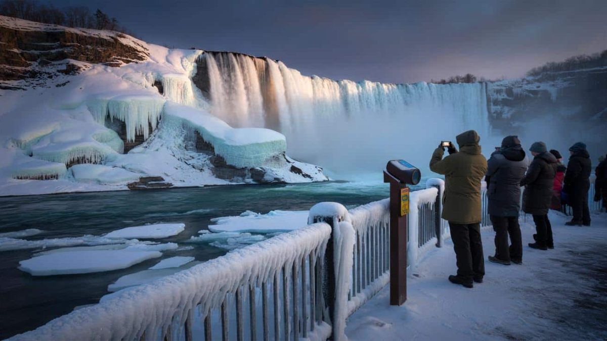 You Won’t Believe What Happened to Niagara Falls at -55°C!