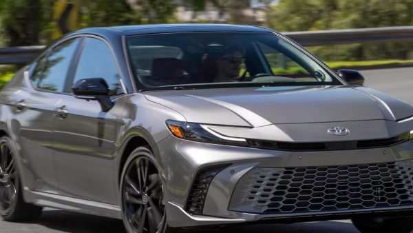 Discover the Toyota Camry 2025 : A Luxury Sedan with High Mileage, Strong Performance, Cutting Edge Safety and Full Specifications