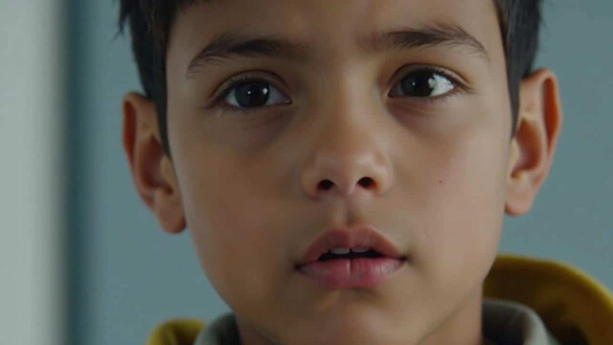 “Far from the PlayStation”: at 14 he builds a house for his little sister and gets job offers from construction firms