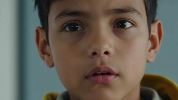 “Far from the PlayStation”: at 14 he builds a house for his little sister and gets job offers from construction firms