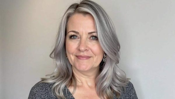 Grey hair after 50: “silver gloss” is the ideal colour to enhance it