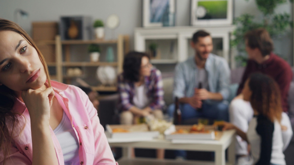 7 subtle behaviors that reveal someone isn’t very intelligent, according to psychology