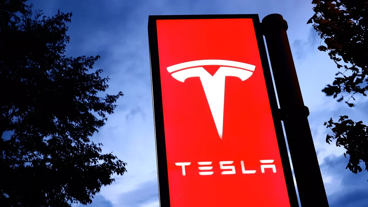 Shocking Revelation: Tesla Backs Out of Massive Cake Order, Leaving Struggling Bakery in Turmoil – Until Elon Musk Steps In to Save the Day!