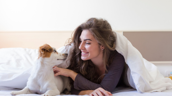 People who sleep in the same bed as their pets usually display these 8 personality traits, according psychology