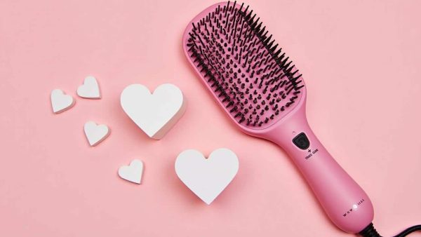 Valentine’s Day: the ideal hair tool for a dreamy at-home blowout