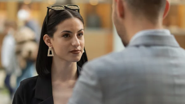 8 ways to shut down a master manipulator without saying a word, says psychology