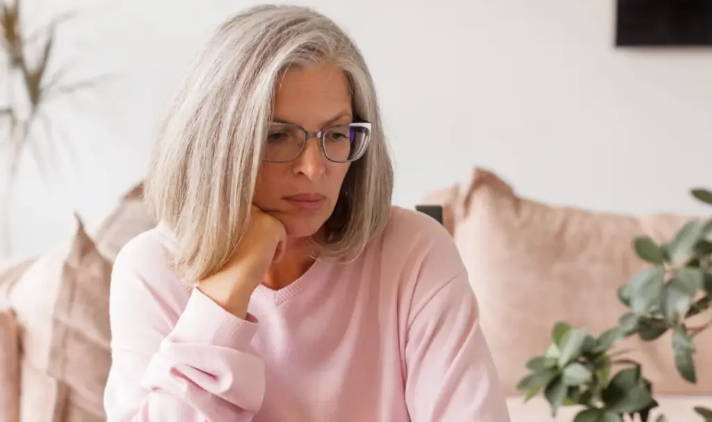 Adults who reach their 60s without close friends aren’t the ones who couldn’t maintain connection — they’re often the ones who maintained every connection single-handedly for decades until the effort of always being the one who calls, always being the one who remembers, always being the one who shows up became heavier than the loneliness of letting it all go
