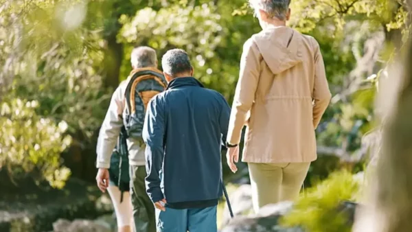 Psychologists say people who maintain the same small circle of friends for decades often share these 9 traits