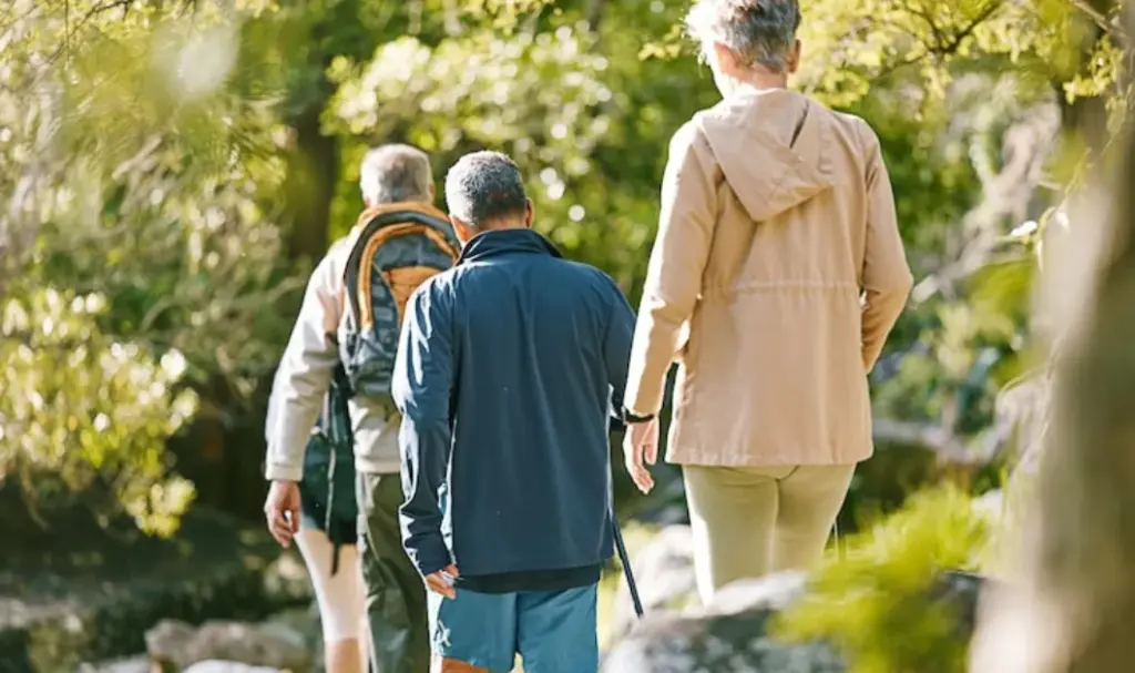 Psychologists say people who maintain the same small circle of friends for decades often share these 9 traits