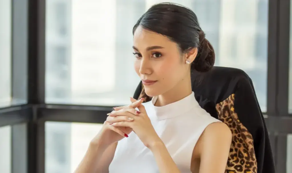 Psychology says the people who command the most respect in any room aren’t the ones who talk the most or the loudest — they’re the ones who can sit through an entire conversation without once redirecting attention back to themselves