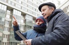 You Won’t Believe What Happened When an Old Man Asked Me for Directions on Maple Street