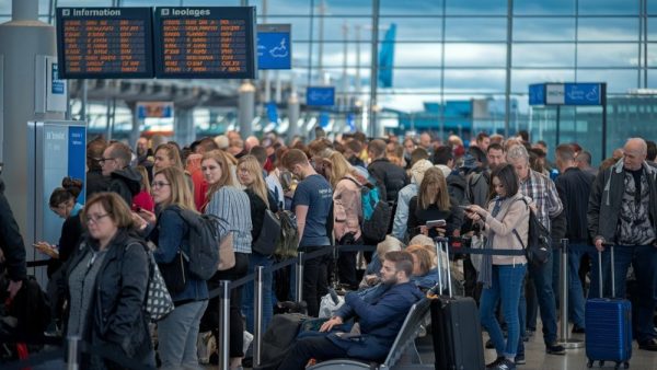 Shocking Chaos at Canadian Airports as Over 300 Flights Grounded Amid Unprecedented Travel Crisis