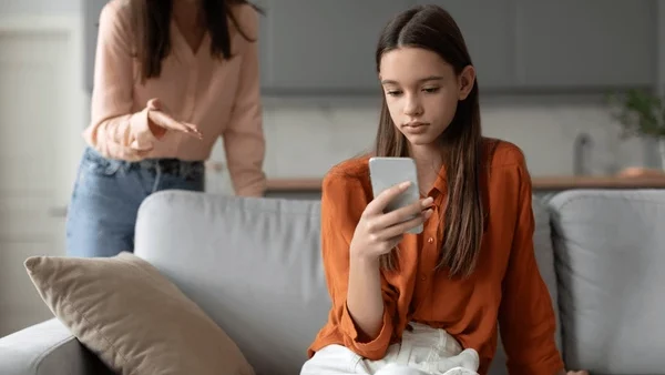 The Shocking Truth About What Happened When I Let My Daughter Answer My Phone – You Won’t Believe the Caller’s Reaction!