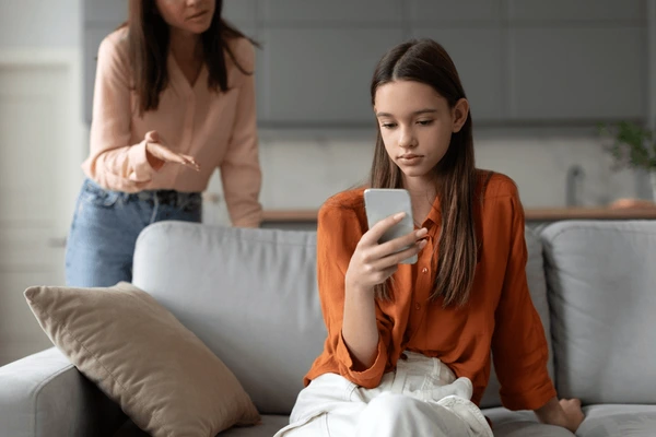 The Shocking Truth About What Happened When I Let My Daughter Answer My Phone – You Won’t Believe the Caller’s Reaction!