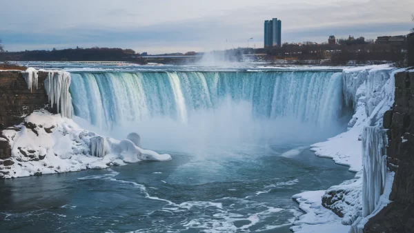 Niagara Falls Plunges Into Disaster: How Trump’s Tariffs Decimated the Canadian Border Town’s Tourism Empire