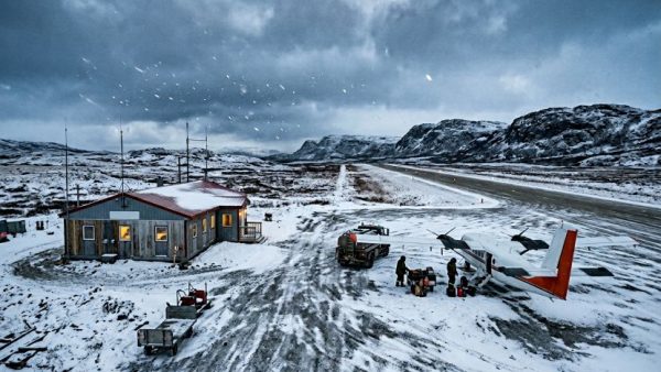 Outraged Passengers Stranded Across Canada as Major Airlines Cancel Flights in Remote Northern Communities