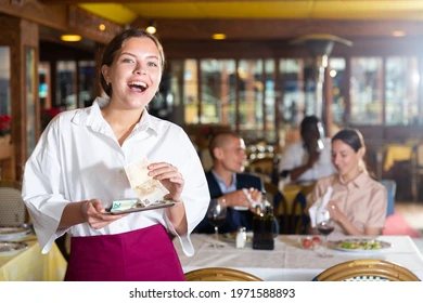 She Tipped a Waitress $1,000 – But What the Waitress Did Next Will Shock You!