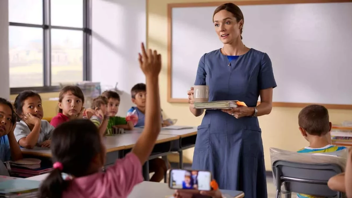 The Teacher Who Wore the Same Dress for 3 Months – The Shocking Truth Will Blow Your Mind!
