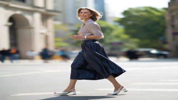 Uniqlo’s Secret Weapon: This Slimming Skirt That Transforms Women Over 50