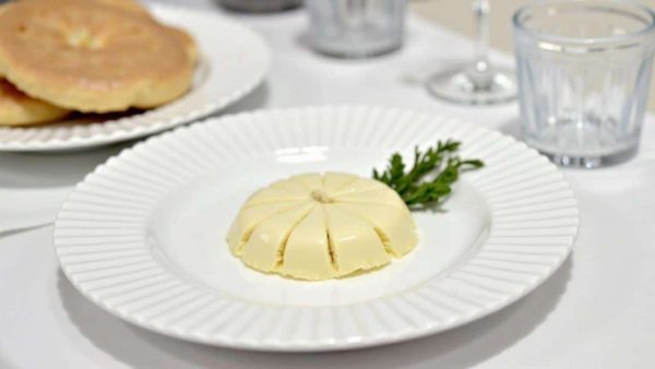 Forget Boring White Plates: This €2 Gifi Find Transforms Your Table with Mediterranean Flair